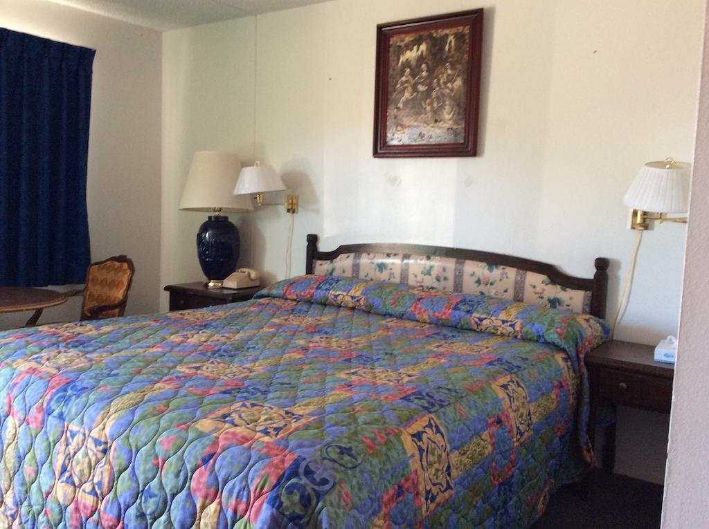 Economy Inn Tonopah Room photo